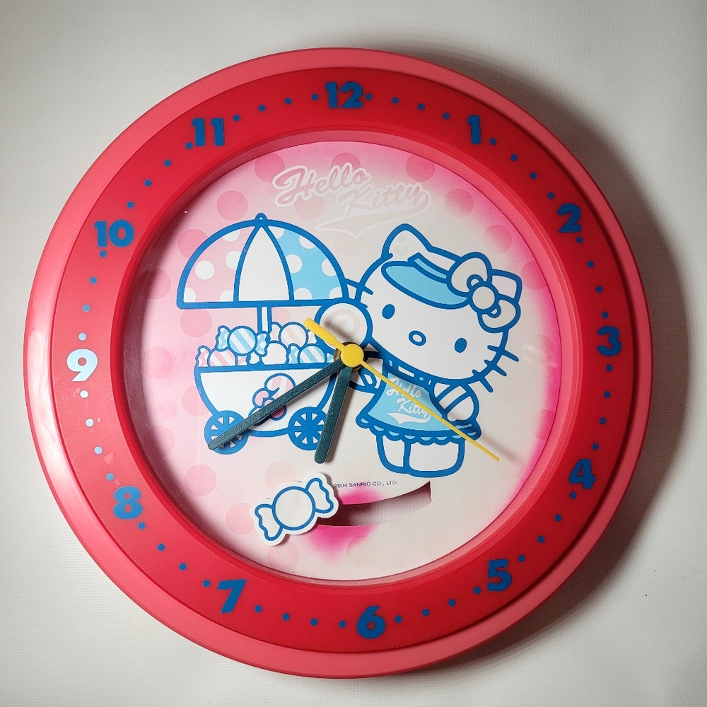 HELLO KITTY SANRIO 2004 Candy Wall Clock VINTAGE AND RARE! 11"D Pink/Blue